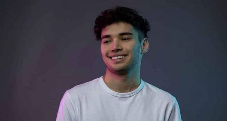 Adin Ross Net Worth (May 2023) How Rich is He Now?